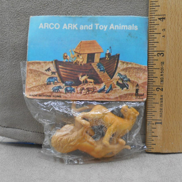 Vintage 1970s ARCO Noah's Ark Lion & Lioness in Package - Picture 2 of 3